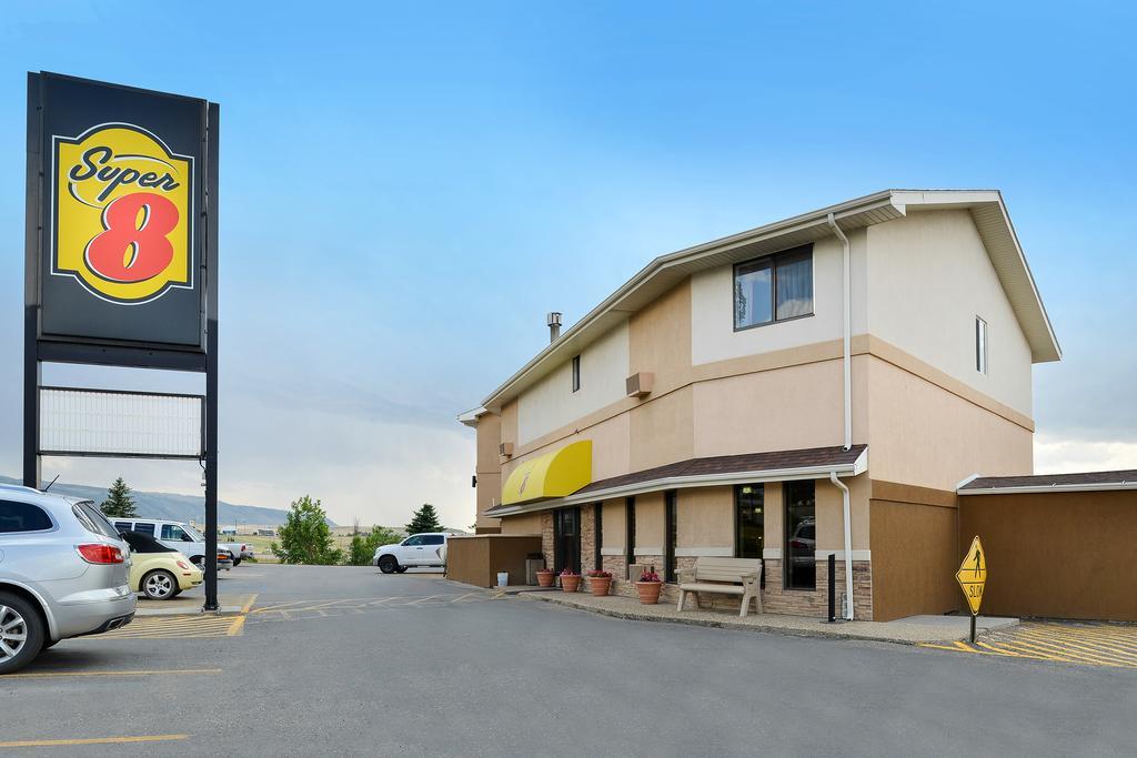Super 8 By Wyndham Casper West By The River Exteriör bild